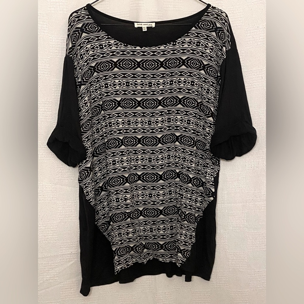 EUC Blouse by Faith and Joy with geometric design, size US 3X